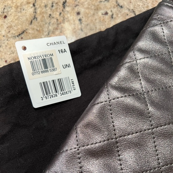 (Sold) Chanel pouch - Picture 6 of 10